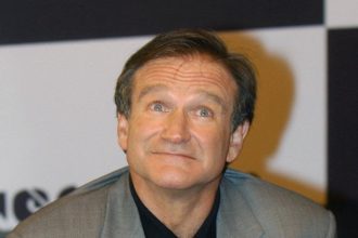 OVO SIGURNO NISTE ZNALI: Robin Vilijams je bio PRVA MUŠKA ČIRLIDERSICA u istoriji NFL-a!